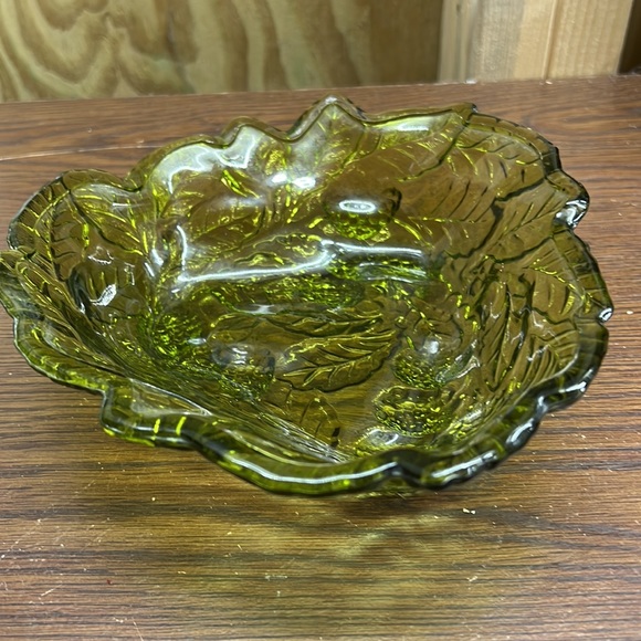 Vintage Green Indiana Glass Loganberry Pattern Berry or Candy Bowl Dish Leaves - Picture 6 of 8